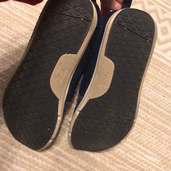 Toms tennis shoes - Picture 4 of 8